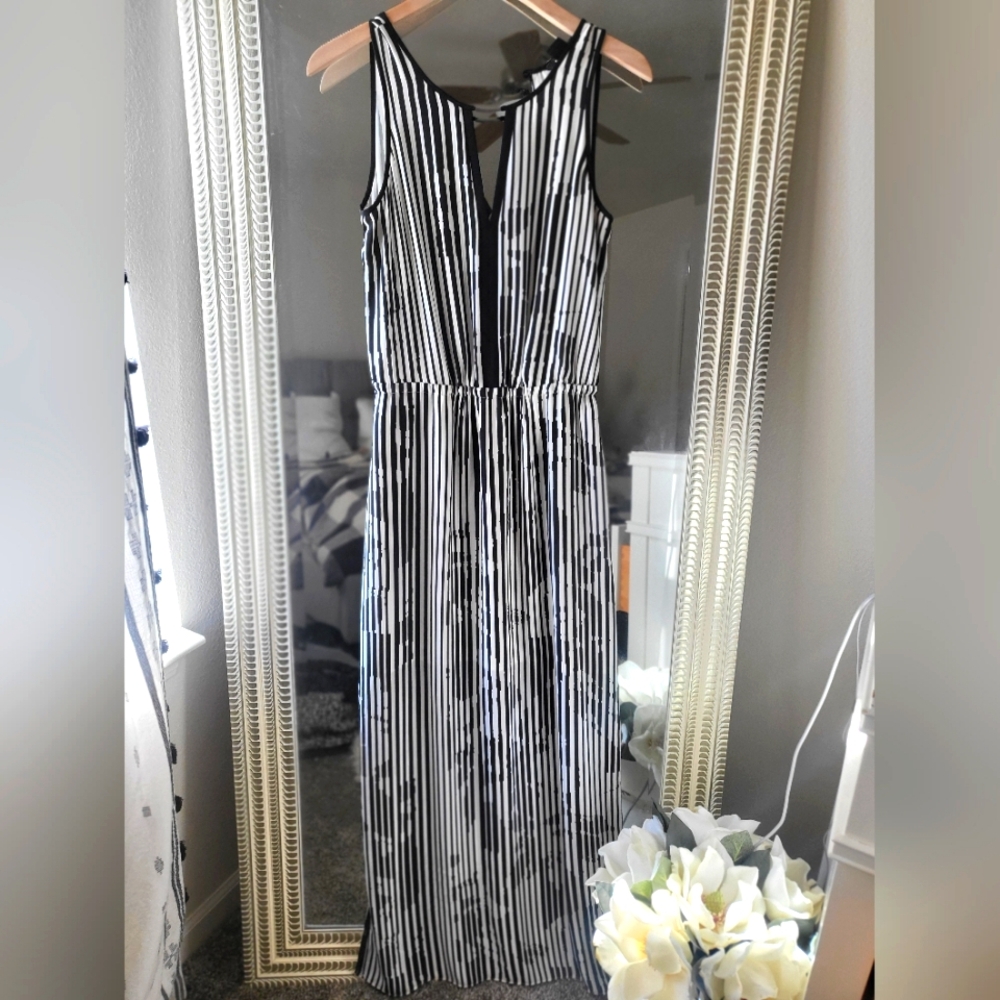 White black market maxi size 4